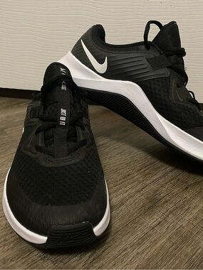 Nike Men's Black & White Training Sneakers